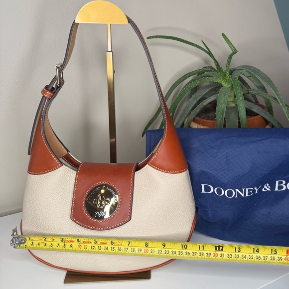 Dooney & Bourke Pebble Turnlock Hobo 26 Cream Chestnut Pebble Leather Bag - Picture 10 of 12